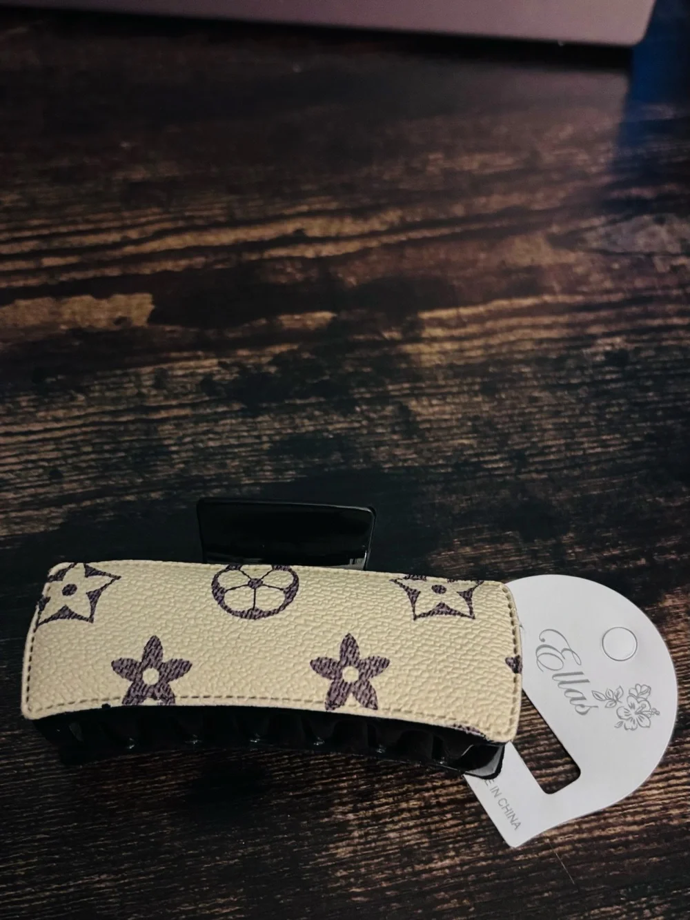 Designer‎ Inspired Cream Leather-Patterned Floral Hair Claw Clip